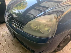 Blau Gebraucht 2004 Renault Clio II Kleinwagen | 500 €