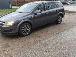 Grau Gebraucht 2010 Opel Astra Edition Kombi | 1.850 € (Guter Preis)