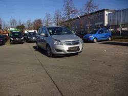 Grau Gebraucht 2013 Opel Zafira Family Van / Kleinbus | 6.000 € (Fairer Preis)