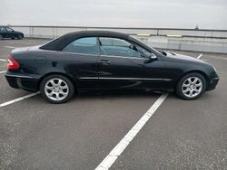 Schwarz Gebraucht 2003 Mercedes CLK240 Avantgarde Cabrio | 1.700 €