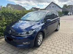 Blau Gebraucht 2017 VW Touran Comfortline Van / Kleinbus | 14.900 € (Fairer Preis)
