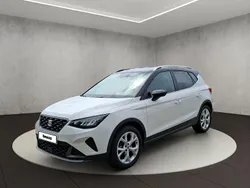 Weiß/dach schwarz Gebraucht 2024 Seat Arona FR SUV | 19.480 € (Fairer Preis)