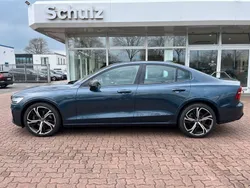 Blau Gebraucht 2024 Volvo S60 Plus Limousine | 34.850 € (Guter Preis)