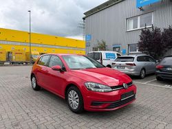 Rot Gebraucht 2018 VW Golf VII Trendline Limousine | 7.200 €
