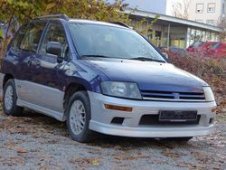 Blau Gebraucht 1999 Mitsubishi Space Runner Van / Kleinbus | 350 €