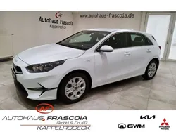 Weiss Gebraucht 2024 Kia Ceed Vision Limousine | 19.900 € (Superpreis)