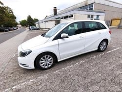 Weiß Gebraucht 2013 Mercedes B180 Van / Kleinbus | 11.800 € (Fairer Preis)