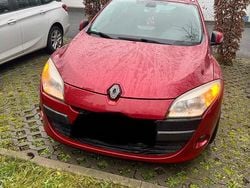 Rot Gebraucht 2010 Renault Mégane GrandTour Kombi | 3.800 €