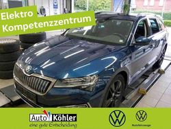 Lavablau metallic / schwarz Gebraucht 2022 Skoda Superb Style Kombi | 26.690 € (Fairer Preis)
