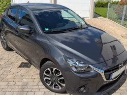 Grau Gebraucht 2017 Mazda 2 Nakama Kleinwagen | 10.200 € (Guter Preis)