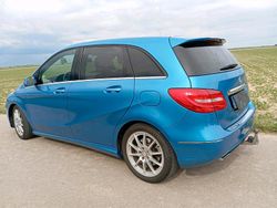 Blau Gebraucht 2013 Mercedes B220 Van / Kleinbus | 10.700 € (Fairer Preis)