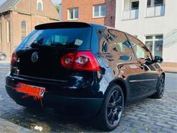 Schwarz Gebraucht 2005 VW Golf V Limousine | 2.900 € (Etwas zu teuer)