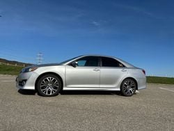 Silber Gebraucht 2014 Toyota Camry Limousine | 11.000 € (Teuer)