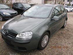 Grün Gebraucht 2005 VW Golf V Trendline Limousine | 2.950 € (Fairer Preis)