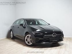 Schwarz Gebraucht 2024 Mercedes CLA200 Shooting Brake Progressive Kombi | 28.490 €
