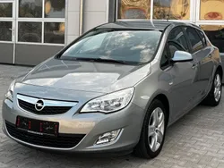 Silber Gebraucht 2011 Opel Astra Design Edition Limousine | 6.199 € (Fairer Preis)