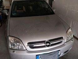 Silber Gebraucht 2002 Opel Vectra Limousine | 2.999 €