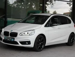Weiß Gebraucht 2015 BMW 218 Active Tourer Sport Line Van / Kleinbus | 14.995 € (Fairer Preis)