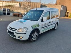Weiß Gebraucht 2011 Opel Combo Van / Kleinbus | 3.600 € (Fairer Preis)