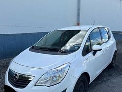 Weiß Gebraucht 2012 Opel Meriva Van / Kleinbus | 3.499 € (Guter Preis)