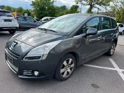 Grau Gebraucht 2013 Peugeot 5008 Active Van / Kleinbus | 3.350 € (Superpreis)