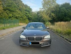 Braun Gebraucht 2012 BMW 730 Limousine | 16.000 € (Guter Preis)
