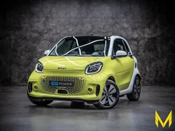 Carmine red (metallic) (rot) (metallic) Gebraucht 2023 Smart ForTwo Electric Drive Prime Exclusive Coupé | 19.999 € (Teuer)