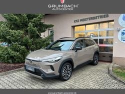 1k0 metal stream metallic Neu 2025 Toyota Corolla Cross Style SUV | 33.890 € (Fairer Preis)