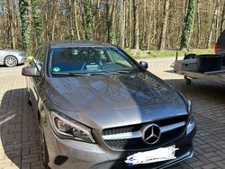 Grau Gebraucht 2018 Mercedes CLA180 Shooting Brake Kombi | 15.400 € (Fairer Preis)