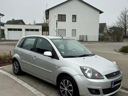 Silber Gebraucht 2008 Ford Fiesta Limousine | 3.250 € (Fairer Preis)