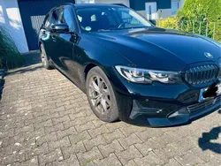 Schwarz Gebraucht 2022 BMW 320 Sport Line Kombi | 26.599 € (Fairer Preis)
