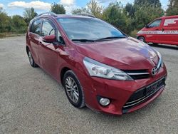 Rot Gebraucht 2016 Toyota Verso Van / Kleinbus | 11.790 € (Guter Preis)