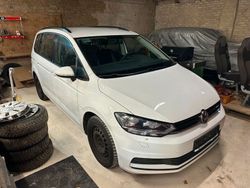 Weiß Gebraucht 2020 VW Touran Comfortline Van / Kleinbus | 9.200 € (Fairer Preis)