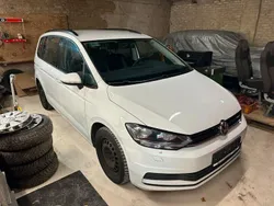 Weiß Gebraucht 2020 VW Touran Comfortline Van / Kleinbus | 10.450 €