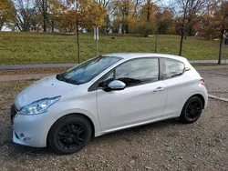 Andere außenfarben Gebraucht 2014 Peugeot 208 Kleinwagen | 7.299 € (Etwas zu teuer)