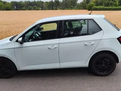 Weiß Gebraucht 2017 Skoda Fabia Ambition Kleinwagen | 11.500 € (Fairer Preis)