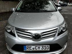 Silber Gebraucht 2012 Toyota Avensis Executive Kombi | 7.999 € (Fairer Preis)