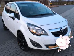 Weiß Gebraucht 2012 Opel Meriva Edition Van / Kleinbus | 4.900 € (Fairer Preis)