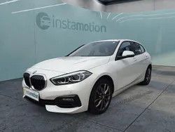 Weiß Gebraucht 2023 BMW 120 Advantage Kleinwagen | 28.549 € (Fairer Preis)