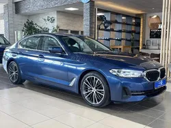 Blau phytonicblau metallic (metallic) Gebraucht 2021 BMW 530 Performance Limousine | 34.400 € (Superpreis)