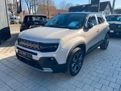 Stone grey metallic clear coat Neu 2025 Jeep Avenger Summit SUV | 33.890 € (Teuer)