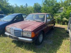 Rot Gebraucht 1981 Mercedes 240 Limousine | 5.890 €