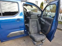 Blau Gebraucht 2023 Citroën e-Berlingo Shine Van / Kleinbus | 27.000 € (Etwas zu teuer)