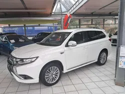 Andenweiß Gebraucht 2021 Mitsubishi Outlander P-HEV Basis SUV | 18.980 € (Guter Preis)