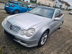Silber Gebraucht 2004 Mercedes C220 Coupé | 950 €