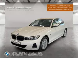 Weiß Gebraucht 2022 BMW 320e Sport Line Limousine | 32.799 € (Etwas zu teuer)