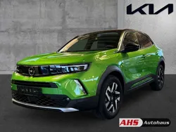 Lackierung matcha green/typ au Gebraucht 2023 Opel Mokka-e Active SUV | 25.990 € (Etwas zu teuer)