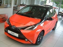 Orange metallic Gebraucht 2014 Toyota Aygo X-cite Kleinwagen | 12.390 € (Teuer)