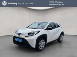 Schneeweiß Neu 2025 Toyota Aygo X-play Kleinwagen | 15.990 €