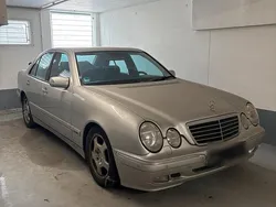 Silber Gebraucht 1999 Mercedes E240 Limousine | 2.900 €